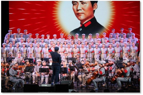 2017年11月长安大戏院演出京津冀音乐系师生共同排演大型声乐套曲《长征组歌》2
